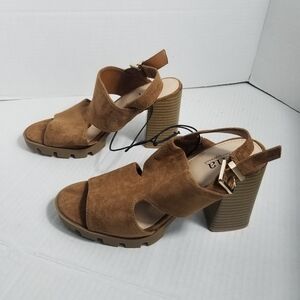 NWOT ANA BROWN HEELS SIZE 6